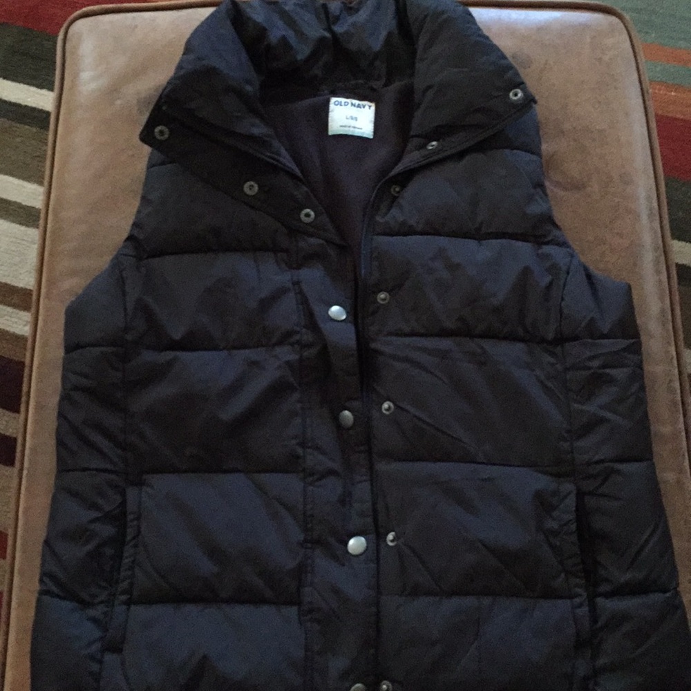 Black Old Navy fleece lined vest